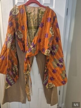 Kantha Floral V-Neck Long Sleeve Crop Top